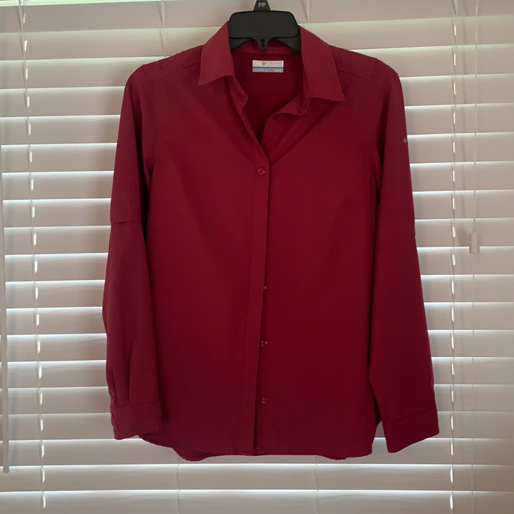 Women’s lightweight Columbia shirt, size XS.